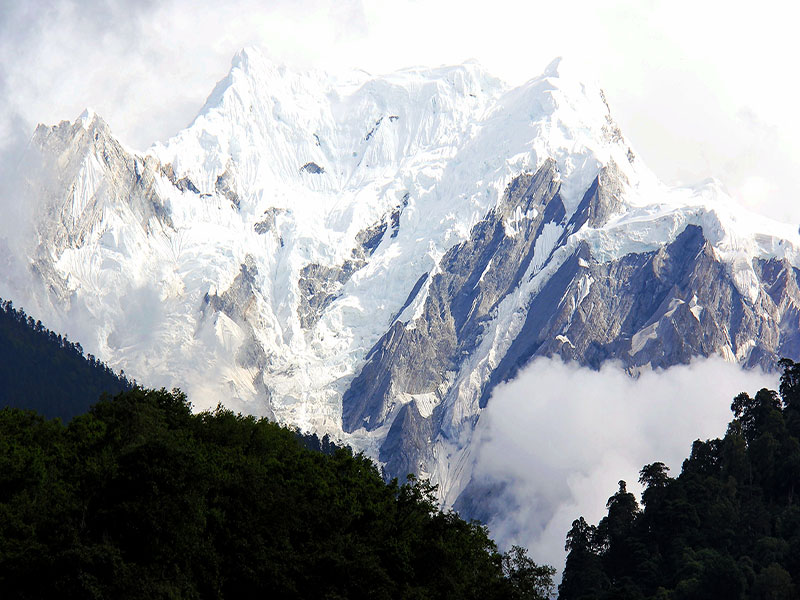 四姑娘山全景雙溝二日游，贈送臥龍熊貓遺址愽物館，贈送嘉絨土司官寨